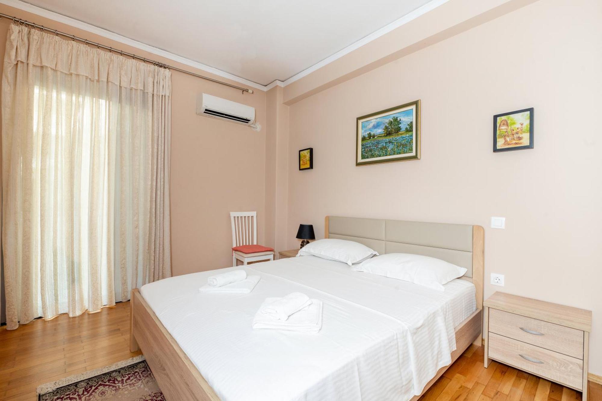 Charming & Authentic Gem - Walk To Port & Shops! Apartamento Patras Exterior foto