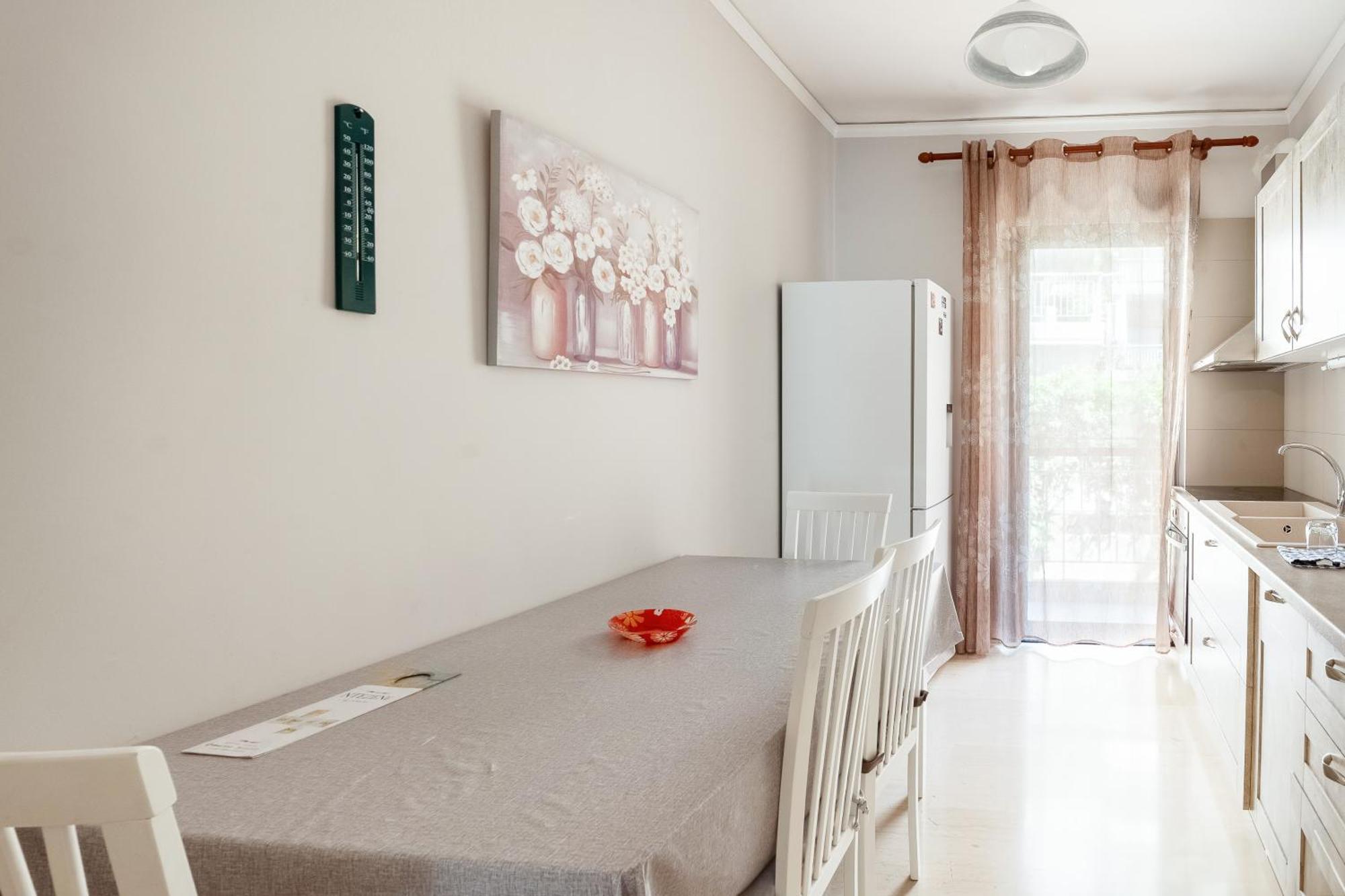 Charming & Authentic Gem - Walk To Port & Shops! Apartamento Patras Exterior foto