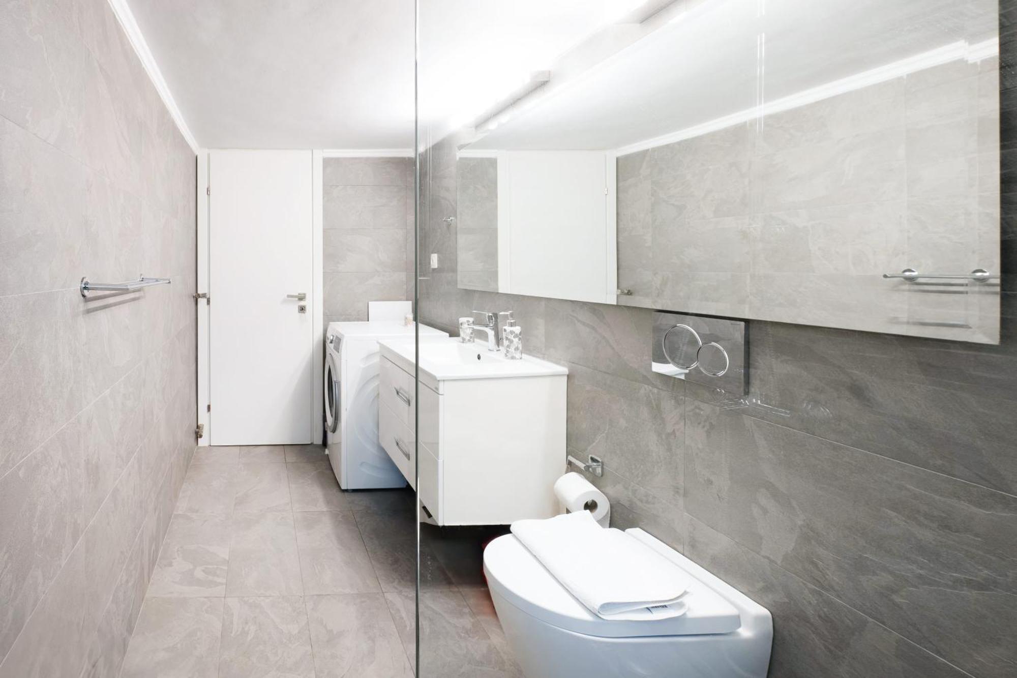 Charming & Authentic Gem - Walk To Port & Shops! Apartamento Patras Exterior foto