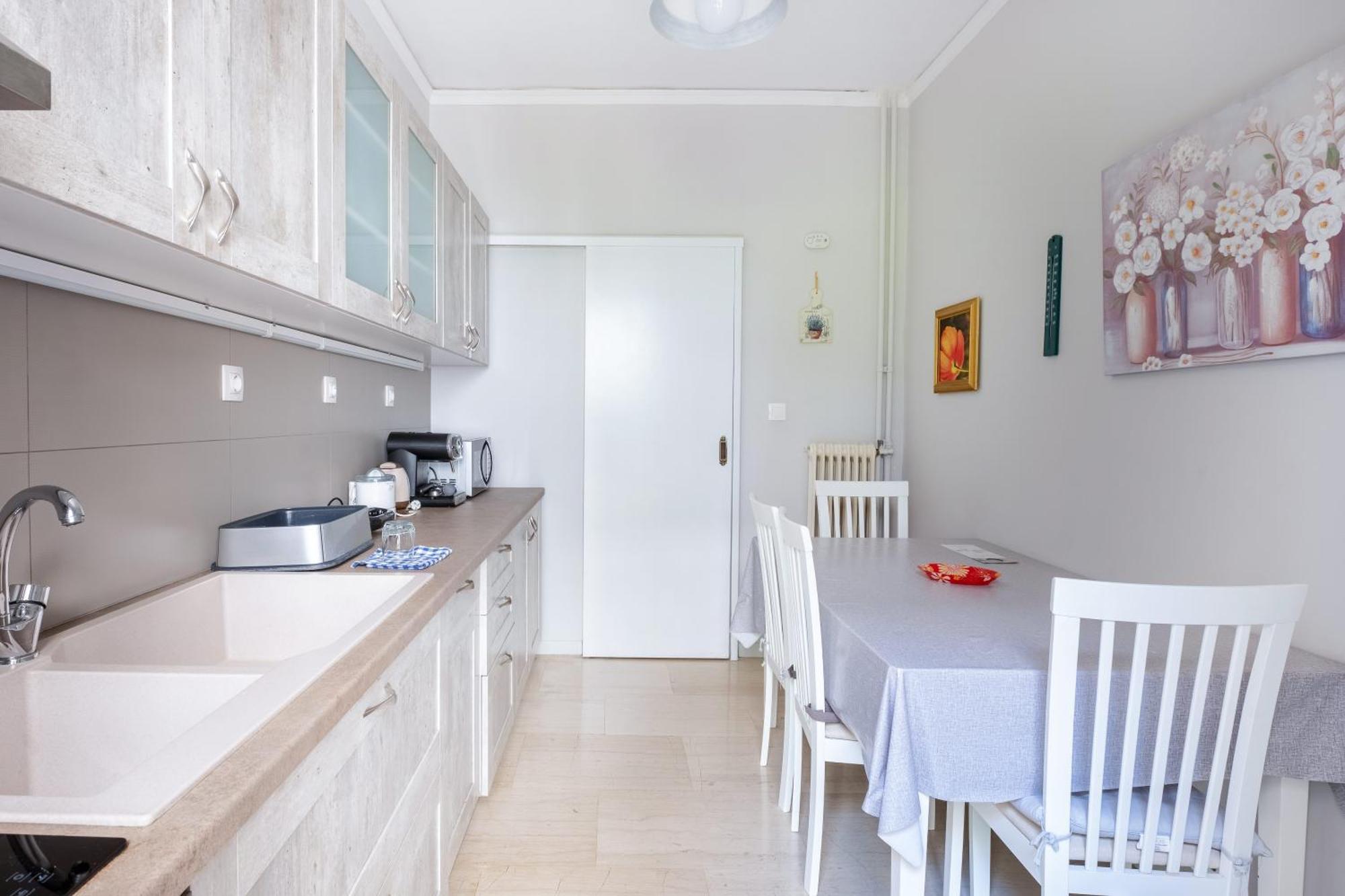 Charming & Authentic Gem - Walk To Port & Shops! Apartamento Patras Exterior foto