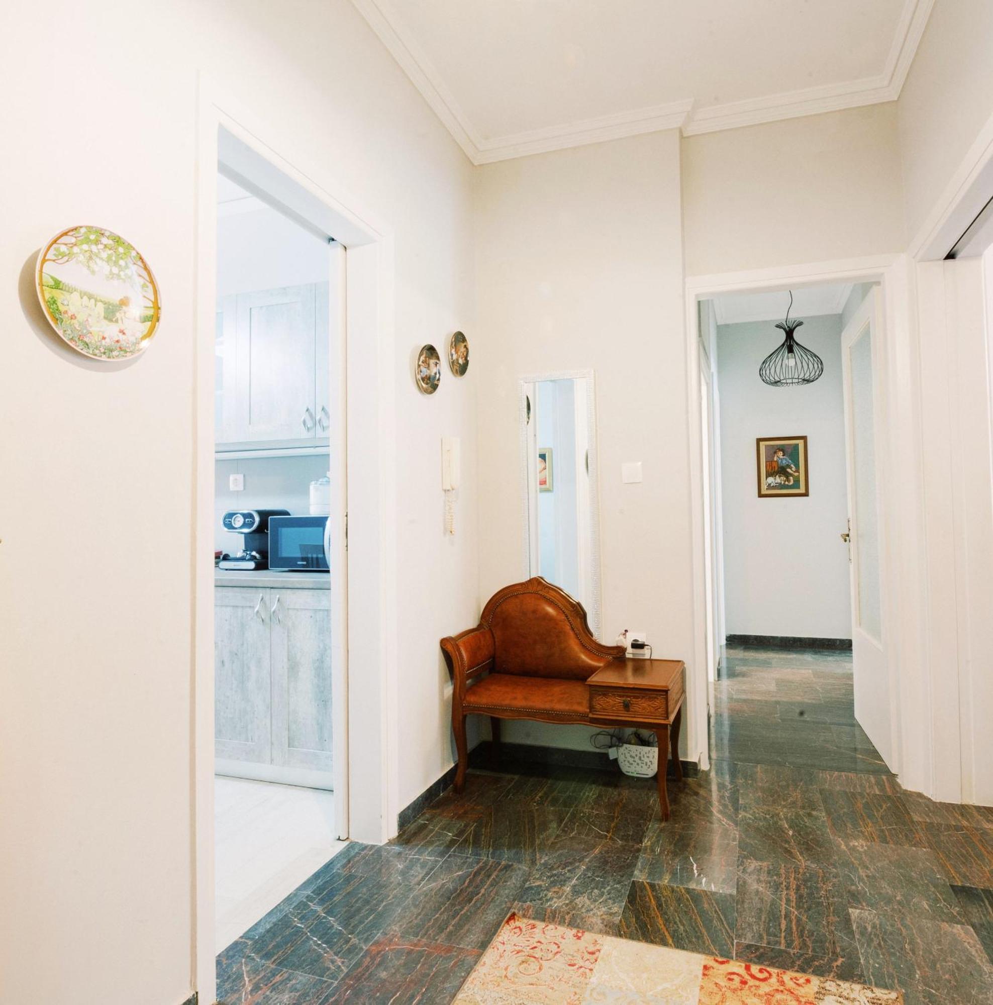 Charming & Authentic Gem - Walk To Port & Shops! Apartamento Patras Exterior foto